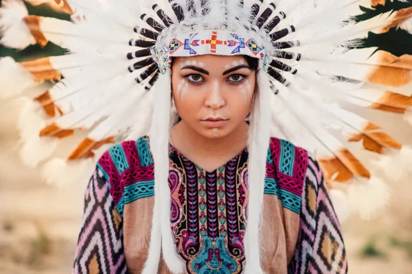 Американських індіанців жінка — стокове фото