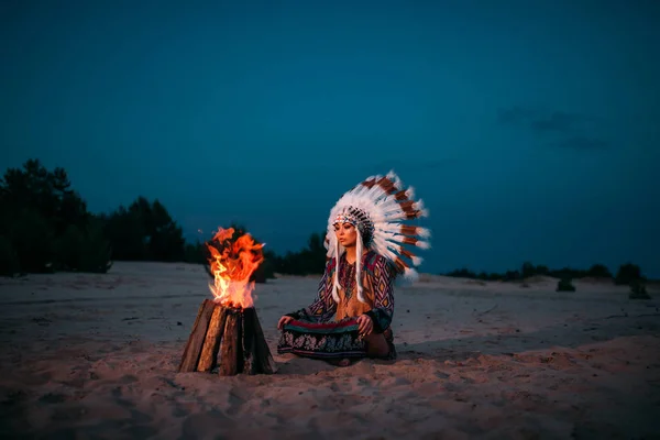 Amerikanische Indianerin — Stockfoto