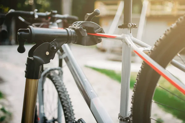 Fahrrad mit Servicewerkzeug — Stockfoto