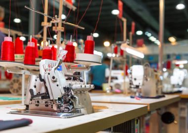 Profesyonel overlok Makinesi Fabrikası'nda