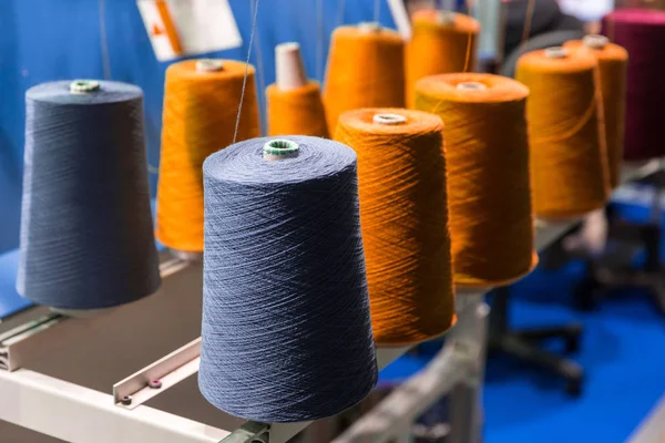 Spools of new color threads — Stock Photo, Image