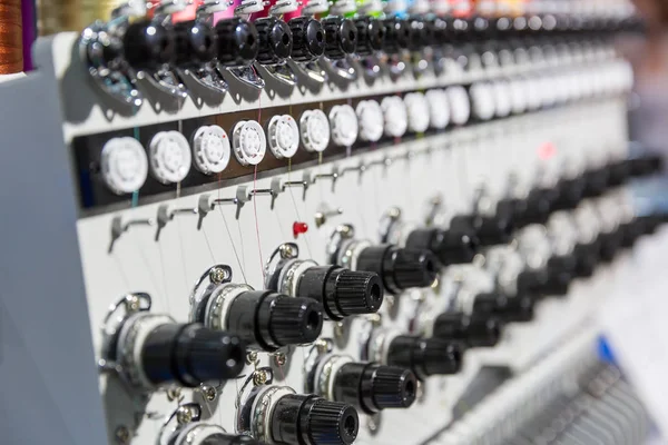 Сучасні швейні машини — стокове фото