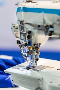 Modern dikiş makinesi