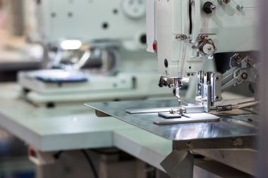 Modern dikiş makinesi