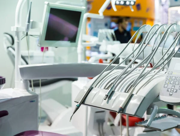 Equipo de medicina en el asiento dental —  Fotos de Stock