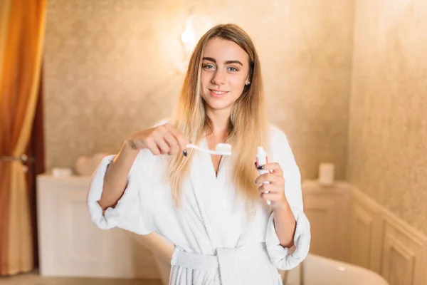 Beautiful young woman brushing teeth — Stock Photo, Image