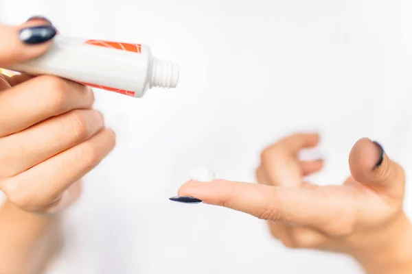 Female hands with cosmetic cream — Stock Photo, Image