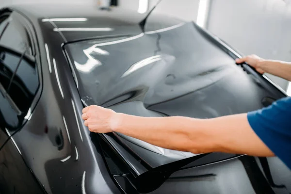 Car tinting film installation — Stock Photo, Image