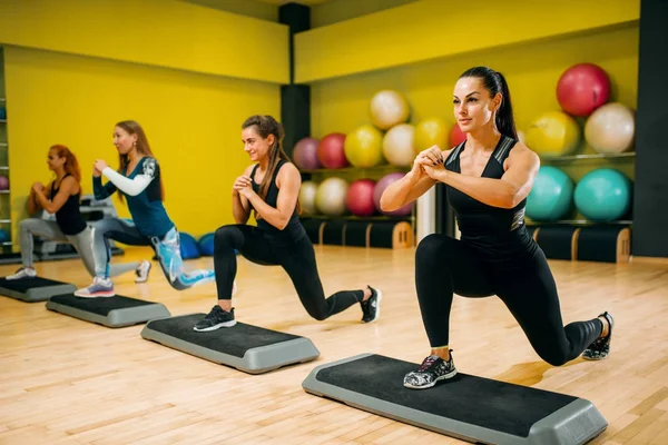Sportovní ženy na fitness cvičení — Stock fotografie
