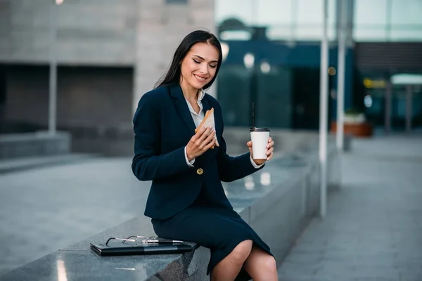 Young attractive businesswoman — Stock Photo, Image