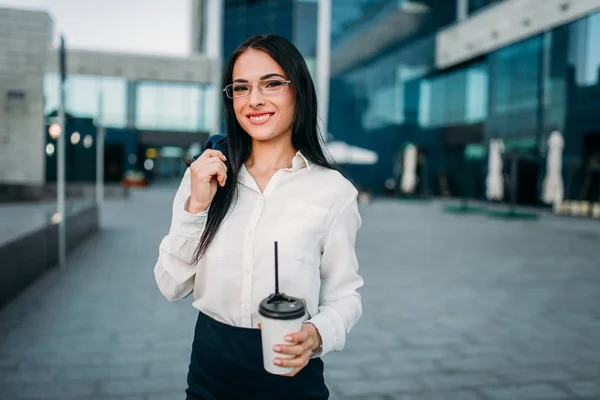 Portrait of young attractive businesswoman — Stock Photo, Image