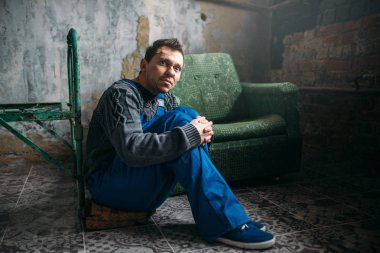 akıl hastası genç adam 