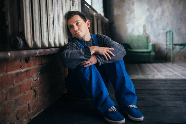 психически больной молодой человек
 