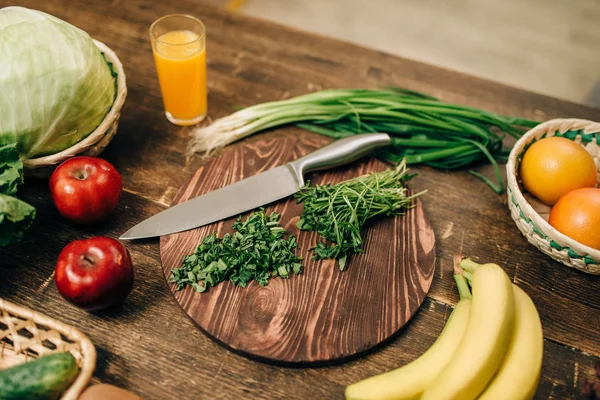 Frutta Fresca Erbe Verdure Tavola Legno Primo Piano Concetto Cibo — Foto Stock