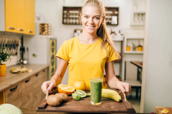 Happy Young Woman Holding Wooden Tray Cocktail Fruits Cooking Organic — Stock Photo, Image