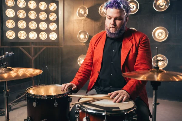 Bearded Drummer Colorful Hair Rock Performer Red Suit Stage Lights — Stock Photo, Image