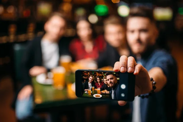 Meg Selfie Véve Telefon Fényképezőgép Bár Szurkolók Boldog Szabadidő Sport — Stock Fotó