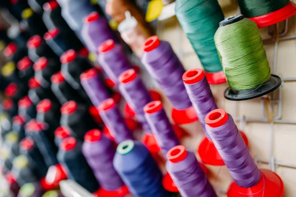 Spools of new color threads — Stock Photo, Image