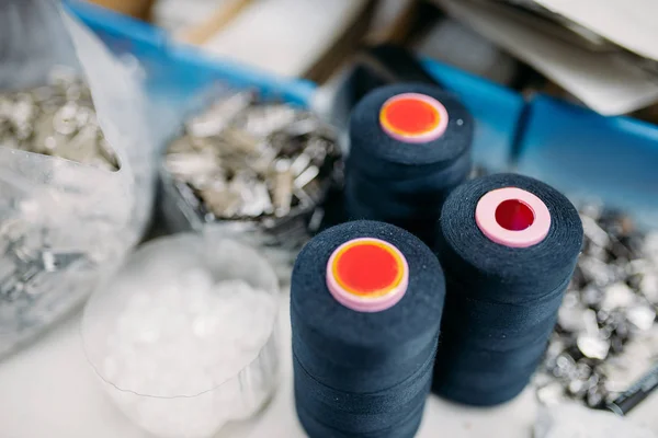 Spools of new color threads — Stock Photo, Image