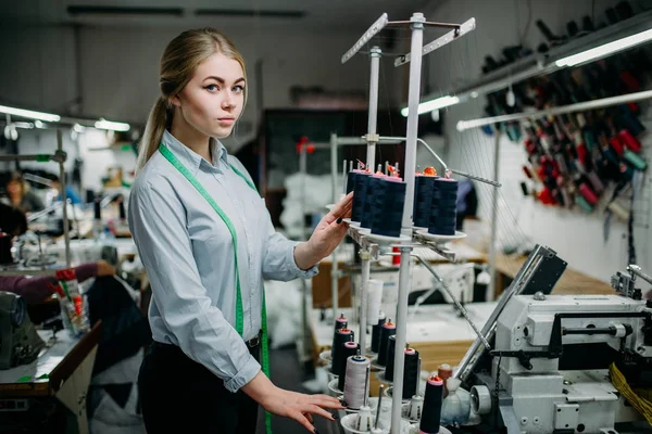 Clothes Designer Choosing Black Threads Manufacture Sewing Factory — Stock Photo, Image