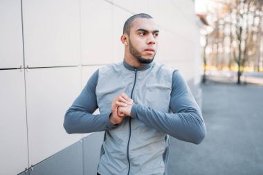 erkek sporcu çalıştırmadan önce ısınma 