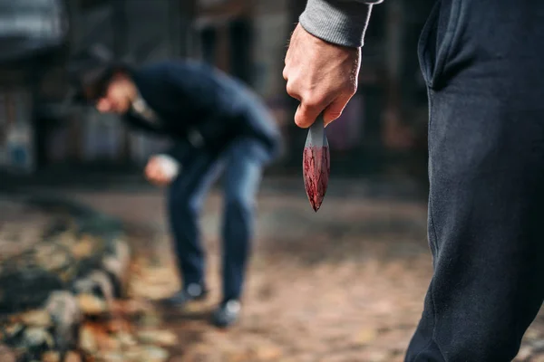 Rabuś Nożem Ofiary Nożem Lewej Umrzeć Zakrwawione Morderstwa Broń Ręku — Zdjęcie stockowe