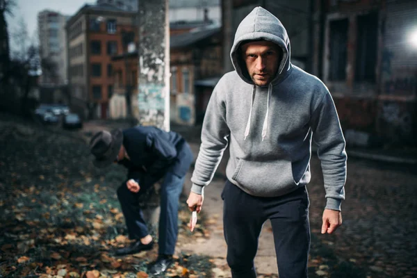 Bodl Oběť Lupič Nožem Vlevo Zemřít Zkrvavené Vražednou Zbraní Ruce — Stock fotografie