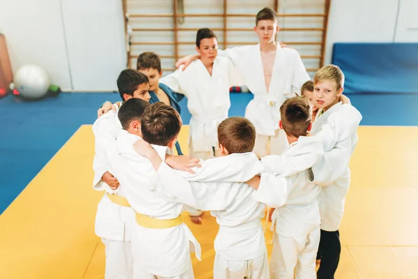 Fiúk Kimonó Álló Kör Gyerekek Judo Képzés — Stock Fotó