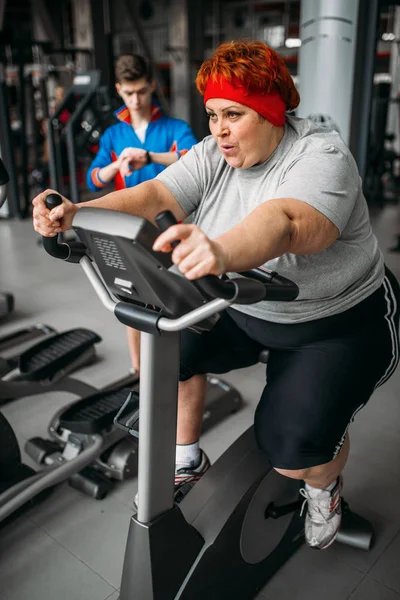 Overweight Woman Workout Exercise Bike Gym — Stock Photo, Image