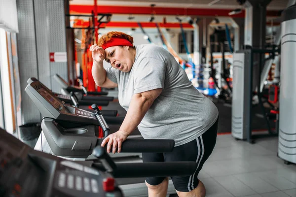 Fat Tired Woman Running Treadmill Running Gym — Stock Photo, Image