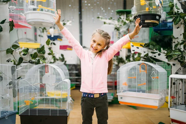 Happy Little Girl Cages Domestic Birds Pet Shop — Stock Photo, Image