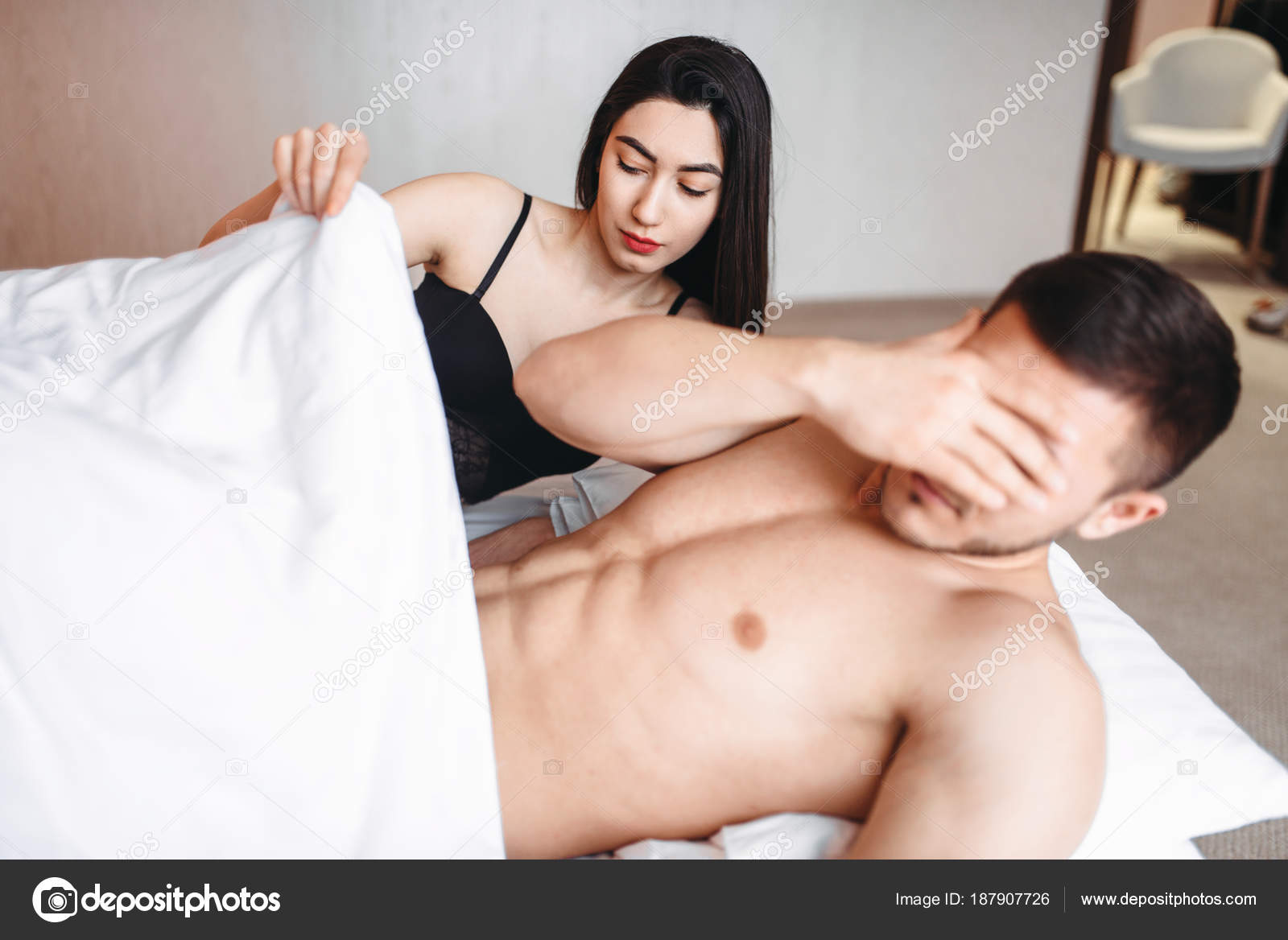 Маленький секс Сексуальные Партнеры Имеют Проблемы Постели Маленький Пенис Плохая Интимная Жизнь — Стоковое фото © Nomadsoul1 #187907726