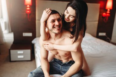 seksi aşk kaç sarılma ve yatak odasında eğleniyor