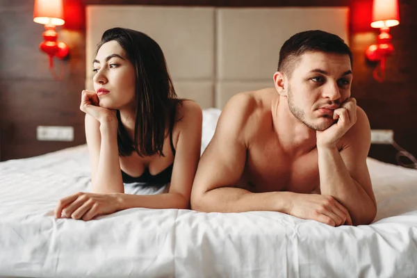 Amantes Que Tienen Problemas Cama Sexo Fallido Sin Deseo Sexual —  Fotos de Stock