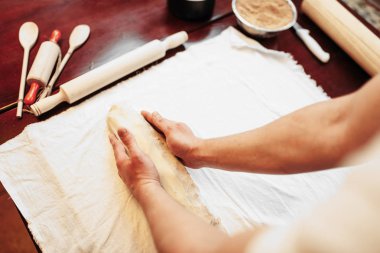 erkek aşçı pişirme apple strudel