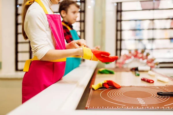 Niña Niño Taller Pastelería Aprendiendo Hacer Caramelo — Foto de Stock