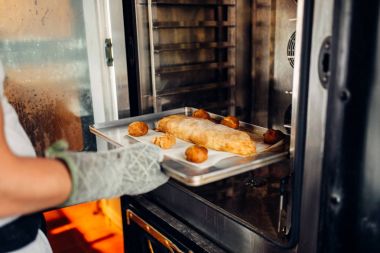 elma strudel tepsi fırın dışında pişirme metal