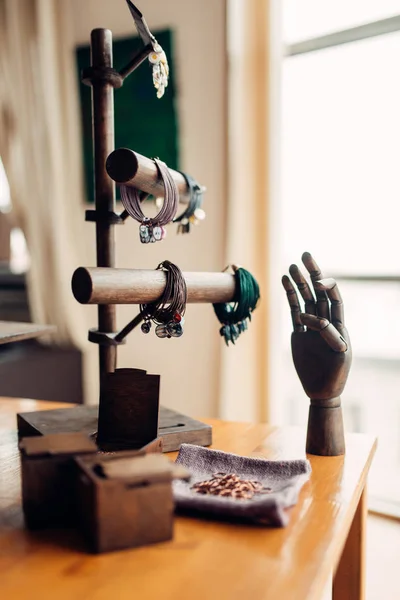 Naaldwerk Accessoires Armbanden Houten Hand Werkplaats — Stockfoto