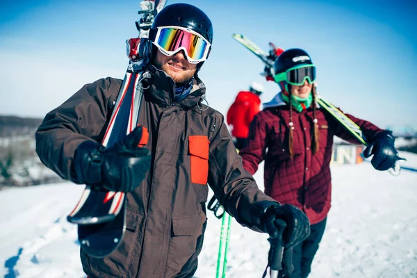 Esquiadores Com Pólos Nas Mãos Esporte Ativo Inverno — Fotografia de Stock