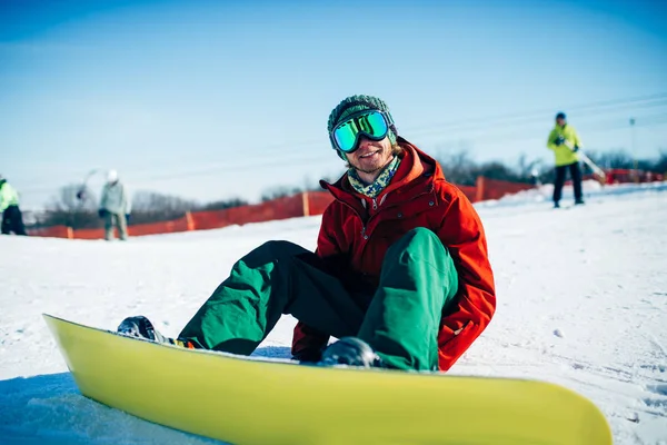 Snowboarder Szemüveg Fórumon Havas Hegyek Háttérben Téli Aktív Sport Extrém — Stock Fotó