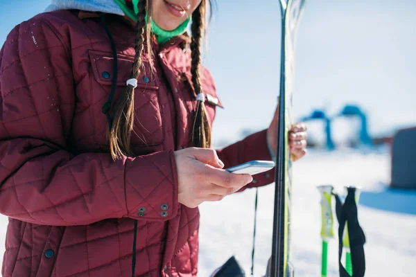 Female Skier Holds Skis Mobile Phone Hands Winter Active Sport — Stock Photo, Image