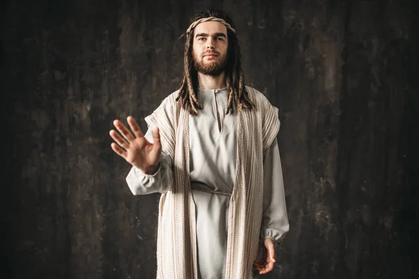 Jézus Krisztus Sötét Háttér Előtt Béke Szimbóluma Keresztény Hit Fehér — Stock Fotó