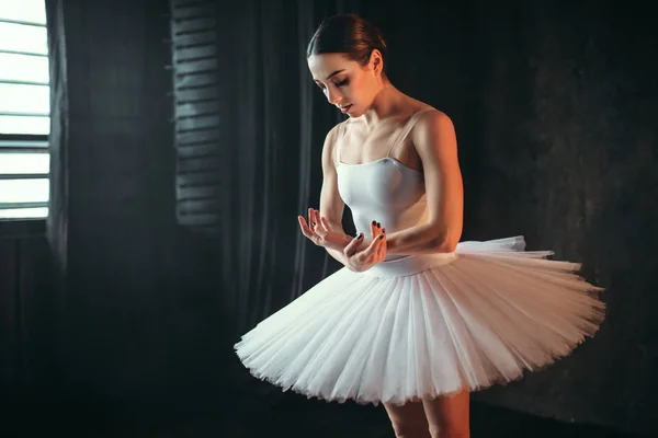 Graceful and beautiful ballerina — Stock Photo, Image