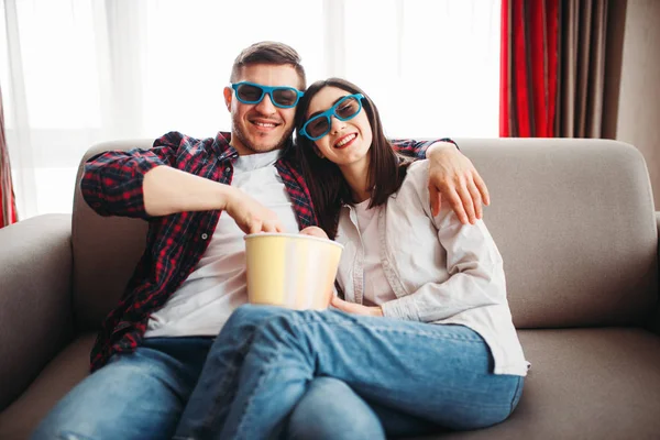 Smiling Couple Watching Popcorn Home — Stock Photo, Image
