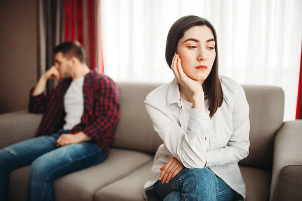 Stressed Wife Sitting Couch Sad Husband Background Family Conflict Unhappy — Stock Photo, Image