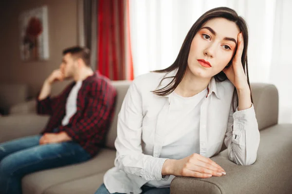 Stressed Wife Sitting Couch Sad Husband Background Family Conflict Unhappy — Stock Photo, Image
