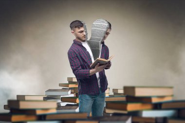 Yarı insan kitap ve ders kitapları arasında okuma içinde kesilmiş. Bilgi ve eğitim kavramı kazanıyor