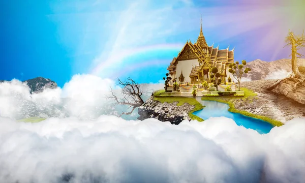 Храм Вершине Горы Облачное Небо Спокойное Озеро Монастырь Исторический Памятник — стоковое фото