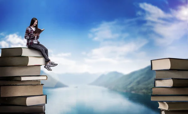 Little Woman Reads While Sitting Mountain Books Mountains Blue Cloudy — Stock Photo, Image