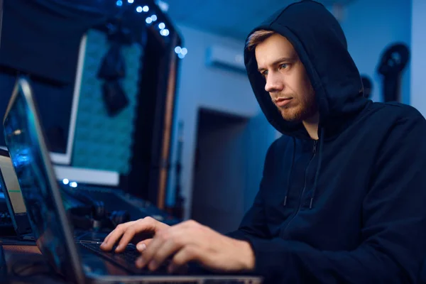 Programmeur Werkt Aan Laptop Computer Technologie Manager Zijn Werkplek Professionele — Stockfoto